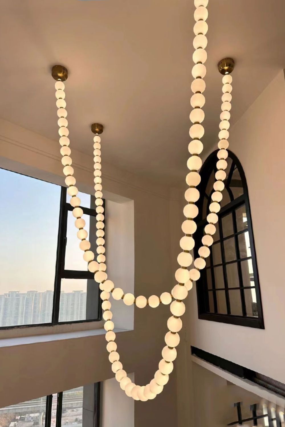 Elegante Kroonluchter van Handgeblazen Glas met LED en Koperen Accenten – Moderne Kroonluchter voor Binnengebruik 4