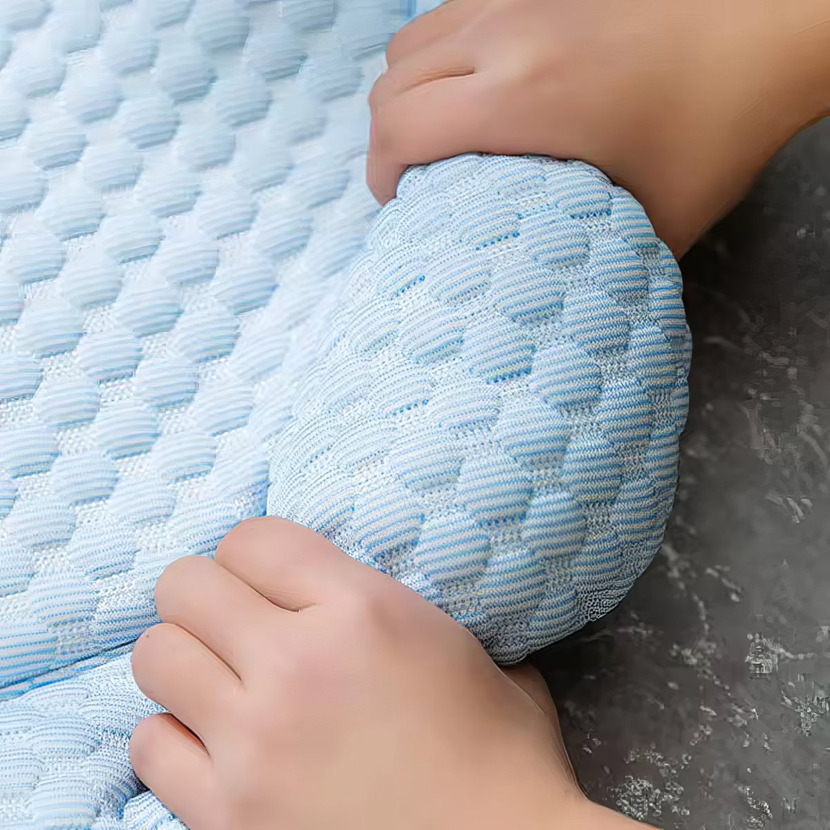 Koelhondenbed met Temperatuurregeling en Antislip Ondergrond – Ideaal voor Warmere Dagen 4