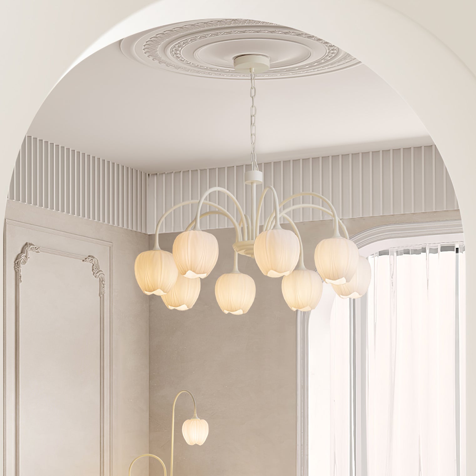 Moderne Kroonluchter met Witte Glazen Lampenkap – Stijlvol Design voor Binnenverlichting 5