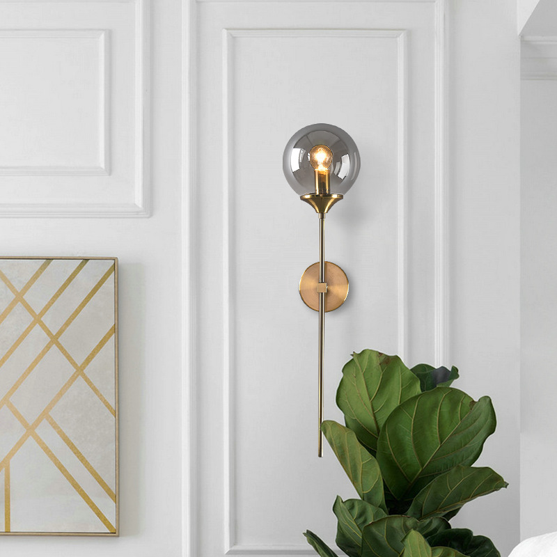 Wandlamp Goud met Gerookte Glazen Bol – Modern Muurlamp voor Binnengebruik 2
