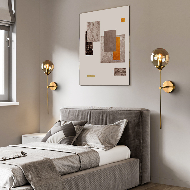 Wandlamp Goud met Gerookte Glazen Bol – Modern Muurlamp voor Binnengebruik 3