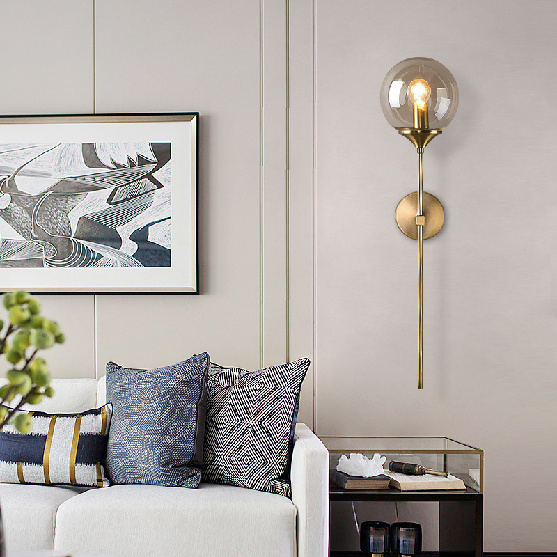 Wandlamp Goud met Gerookte Glazen Bol – Modern Muurlamp voor Binnengebruik 4