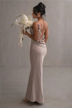 Dames Lange Jurk met Spaghetti Bandjes en Open Rug Taupe Auralie