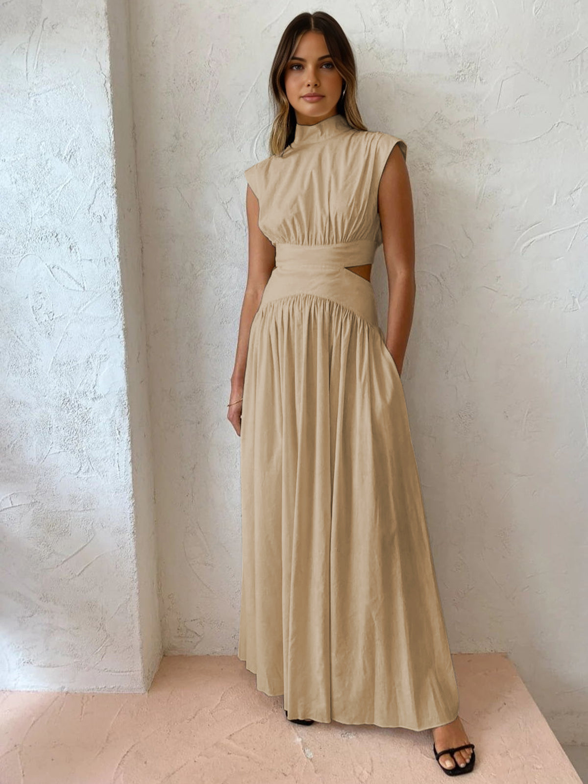 Dames Maxi Jurk met Uitsnijding en Opstaande Kraag Khaki Auralie