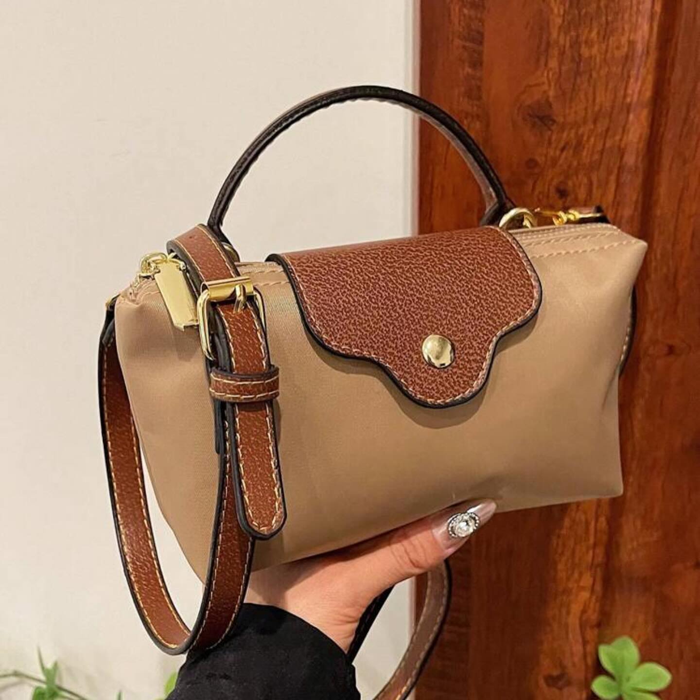 Dames Schoudertas met Luxe Details en Verstelbare Schouderriem 0