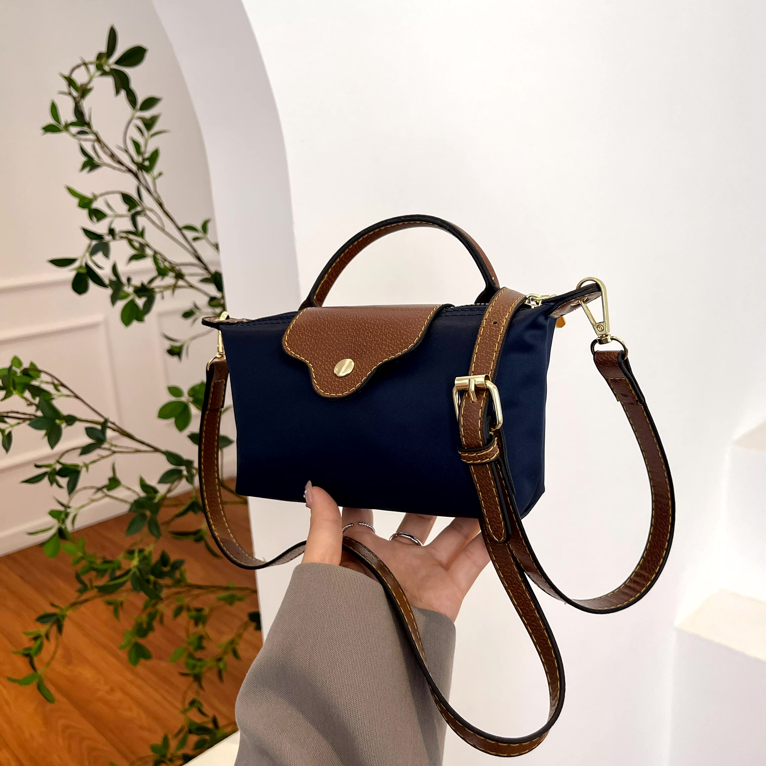 Dames Schoudertas met Luxe Details en Verstelbare Schouderriem 5