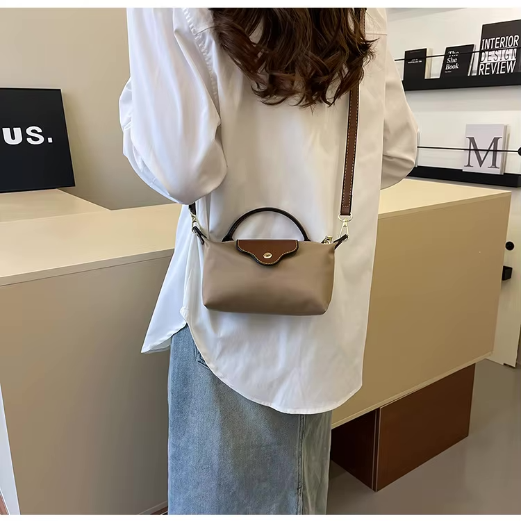 Dames Schoudertas met Luxe Details en Verstelbare Schouderriem 8