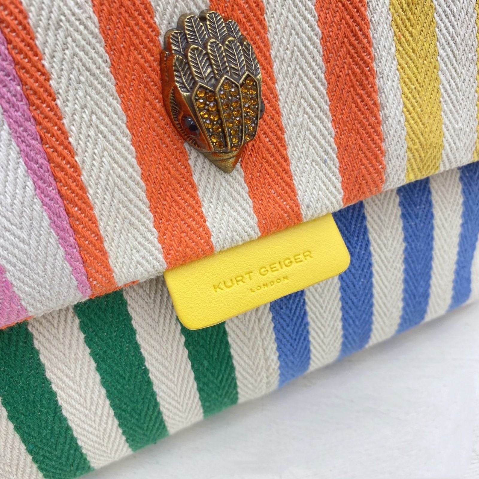 Dames Schoudertas met Regenboogdesign en Gouden Ketting 1