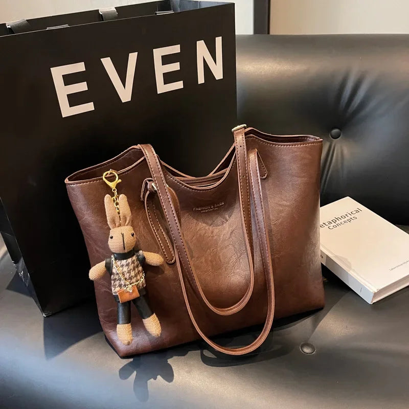 Dames Schoudertas van Vegan Leer met Vintage Look en Afneembaar Hangertje 7