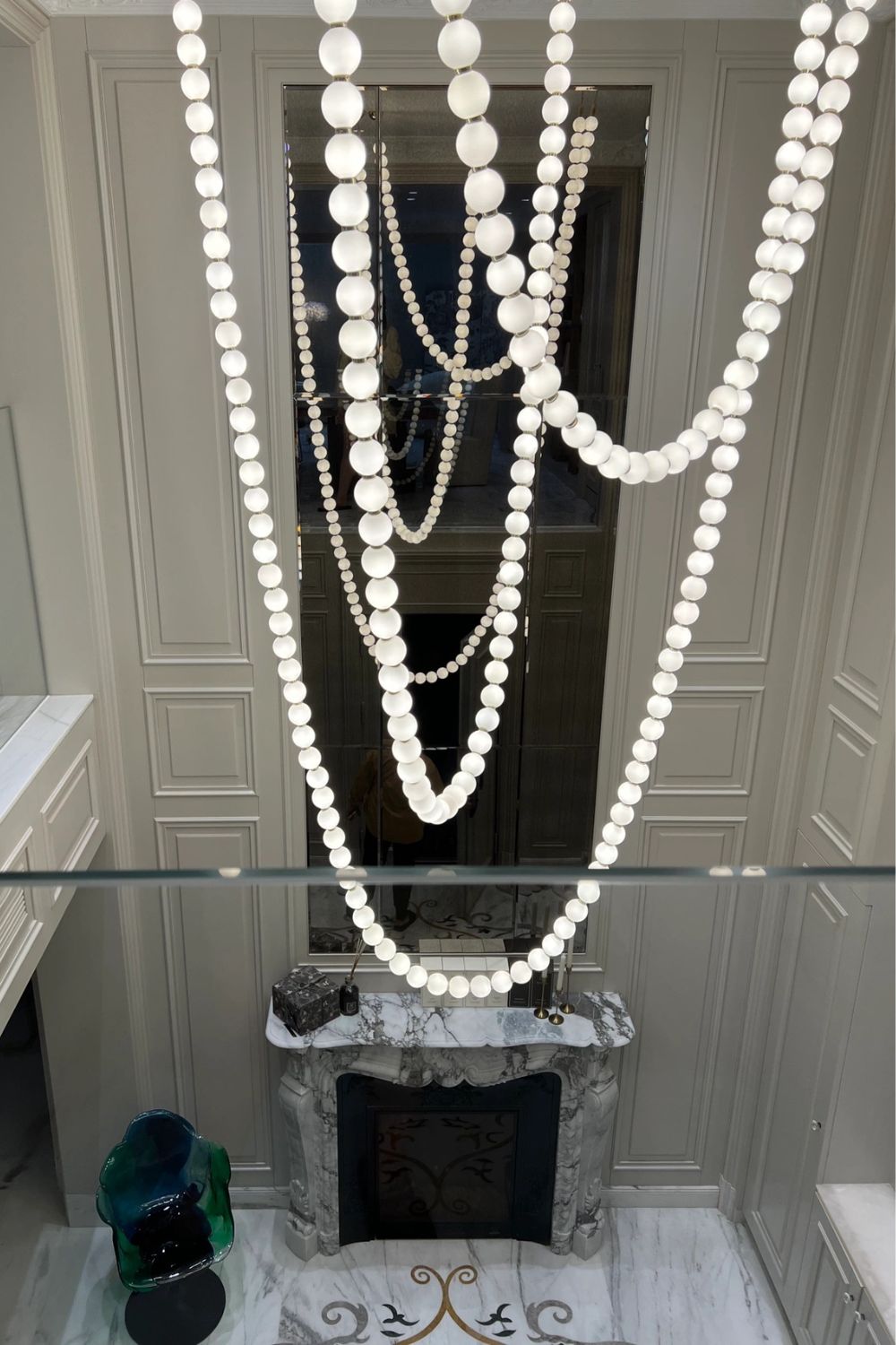 Elegante Kroonluchter van Handgeblazen Glas met LED en Koperen Accenten – Moderne Kroonluchter voor Binnengebruik 6