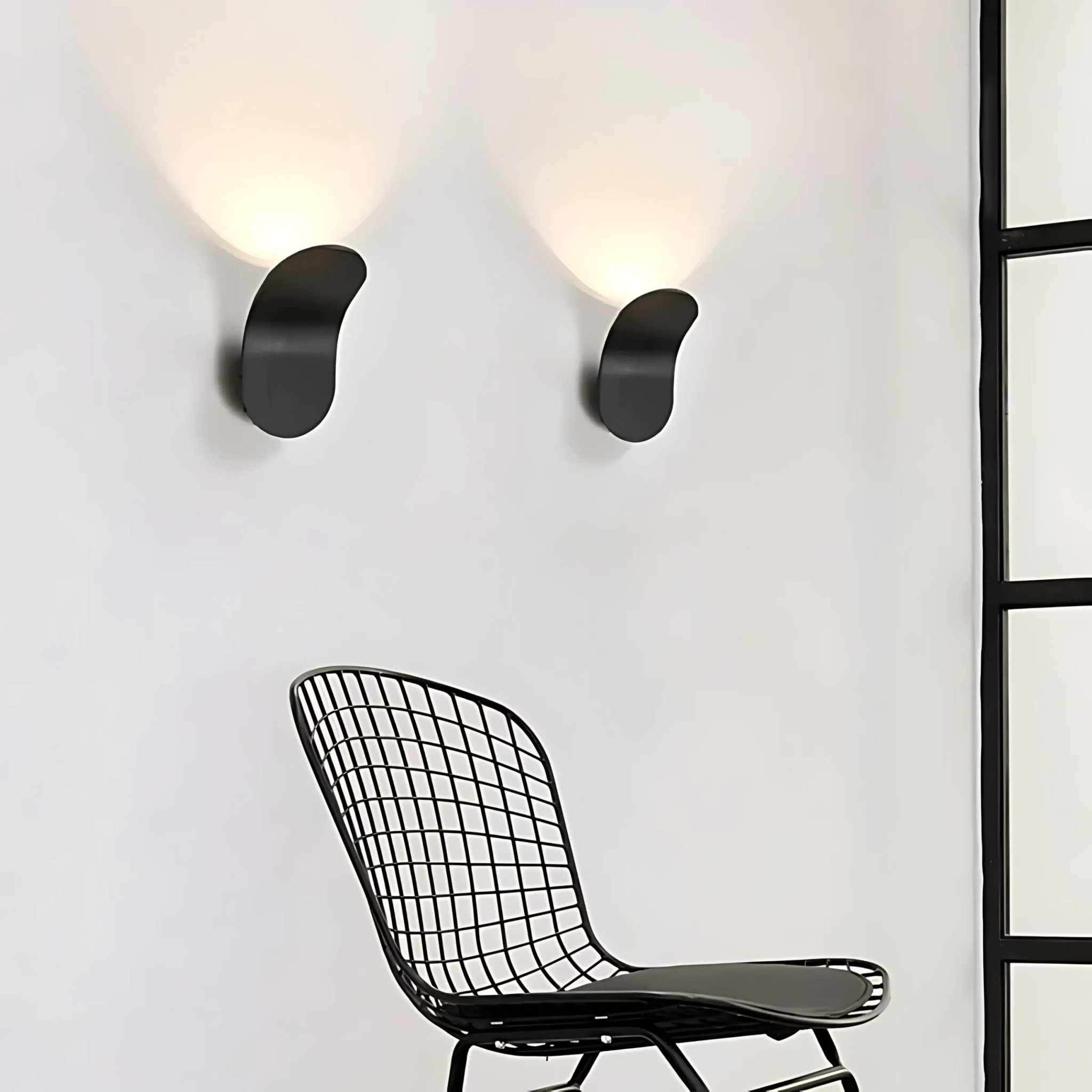 Moderne Wandlamp Zwart met Gebogen Metaal en LED Verlichting voor Binnen - Kallio Design 2