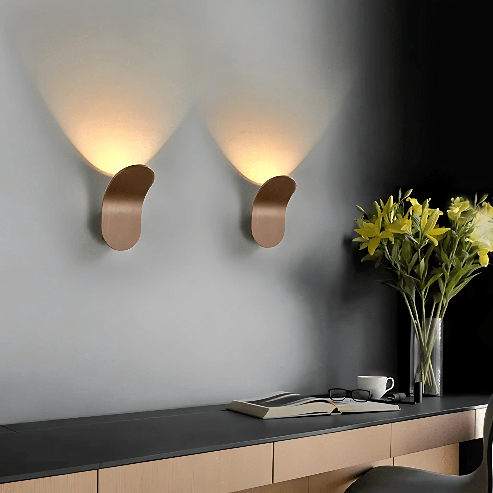 Moderne Wandlamp Zwart met Gebogen Metaal en LED Verlichting voor Binnen - Kallio Design 6