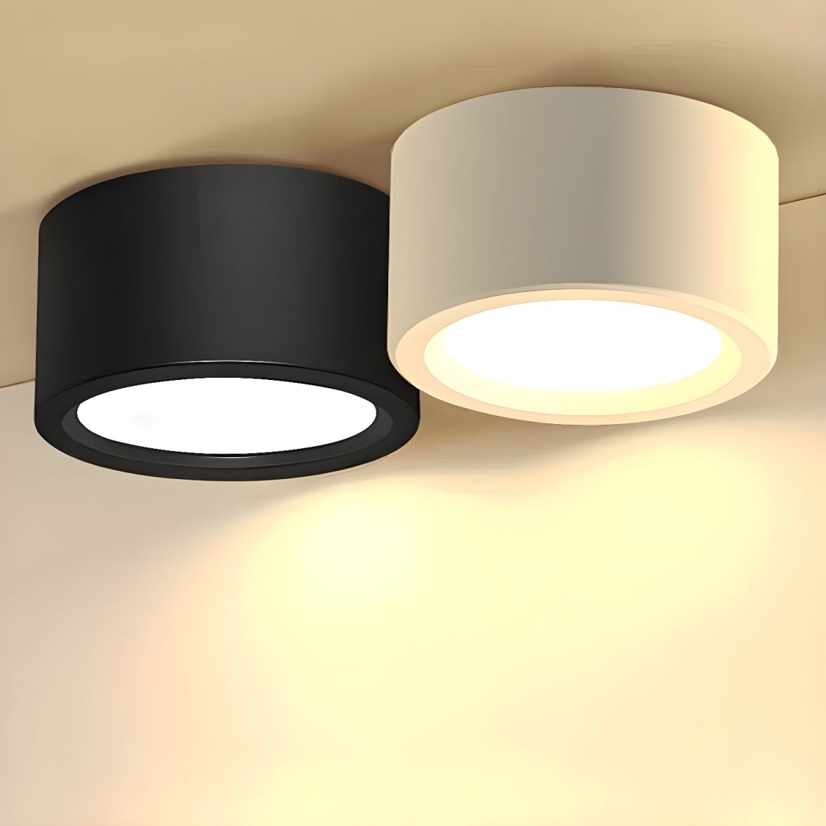 Moderne Zwarte Plafondlamp met Geïntegreerd LED-Licht en Minimalistisch Ontwerp 1