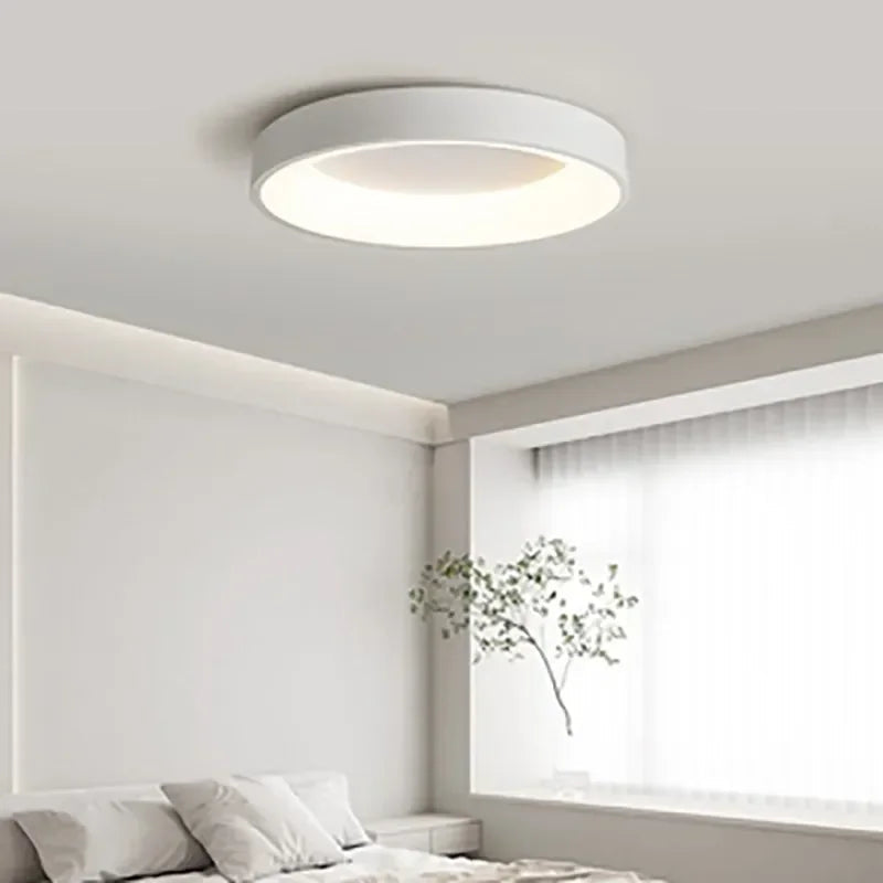Noordse Ronde LED Plafondlamp - Minimalistisch Zwart Plafonnière voor Slaapkamer en Woonkamer 0