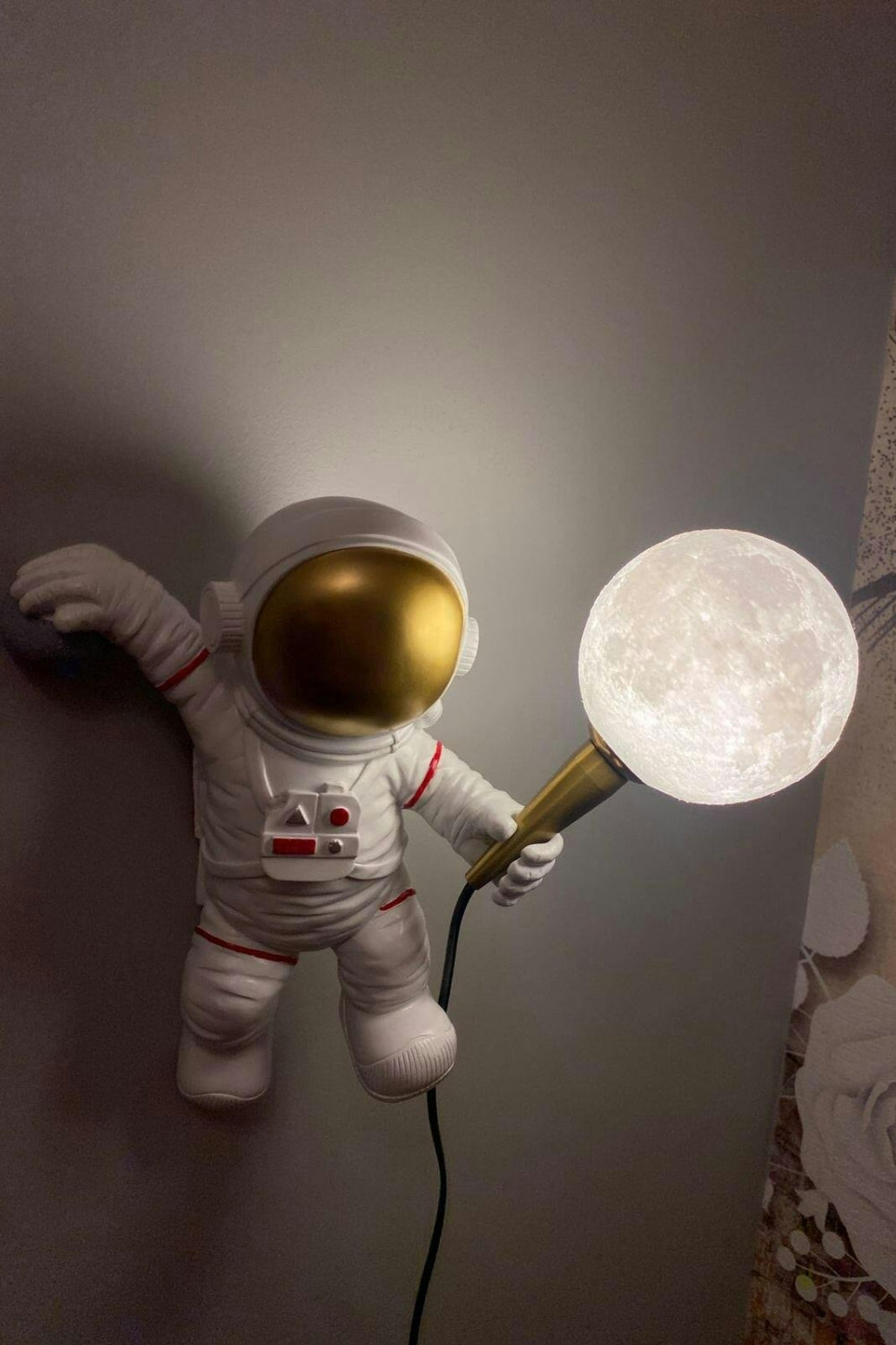 Ruimtevaart Astronaut Wandlamp met Warm LED Licht – Creatieve Muurlamp voor Binnen Decoratie 0