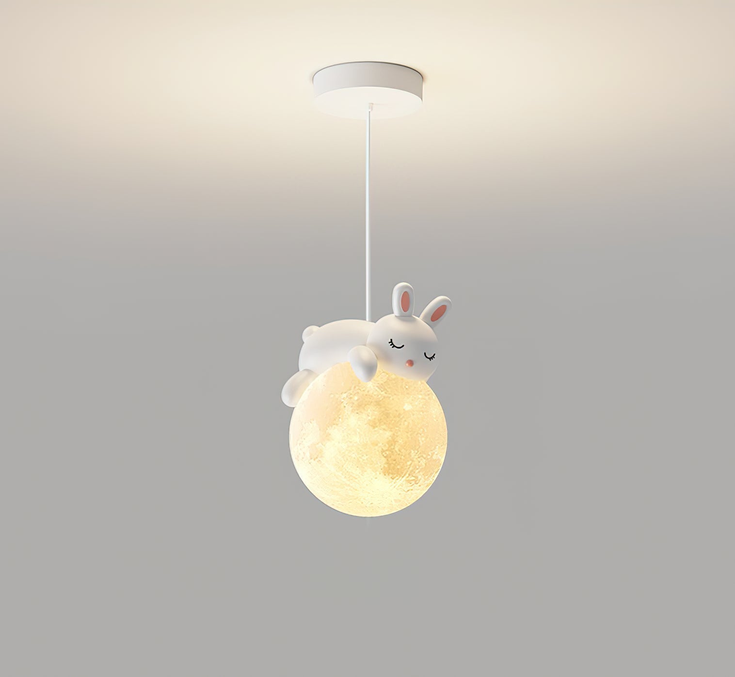 Speelse Hanglamp met Beer en Maan voor de Kinderkamer in Wit en Landelijke Stijl 0