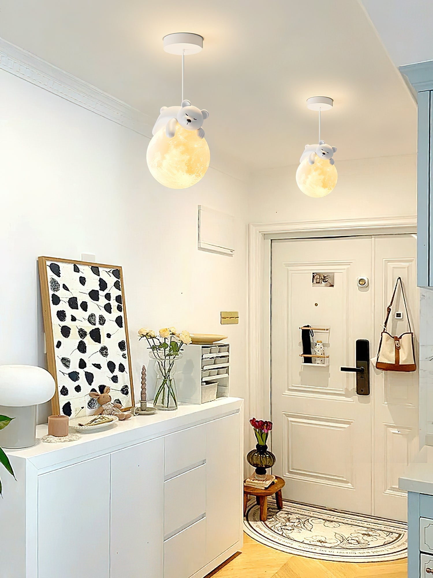 Speelse Hanglamp met Beer en Maan voor de Kinderkamer in Wit en Landelijke Stijl 7