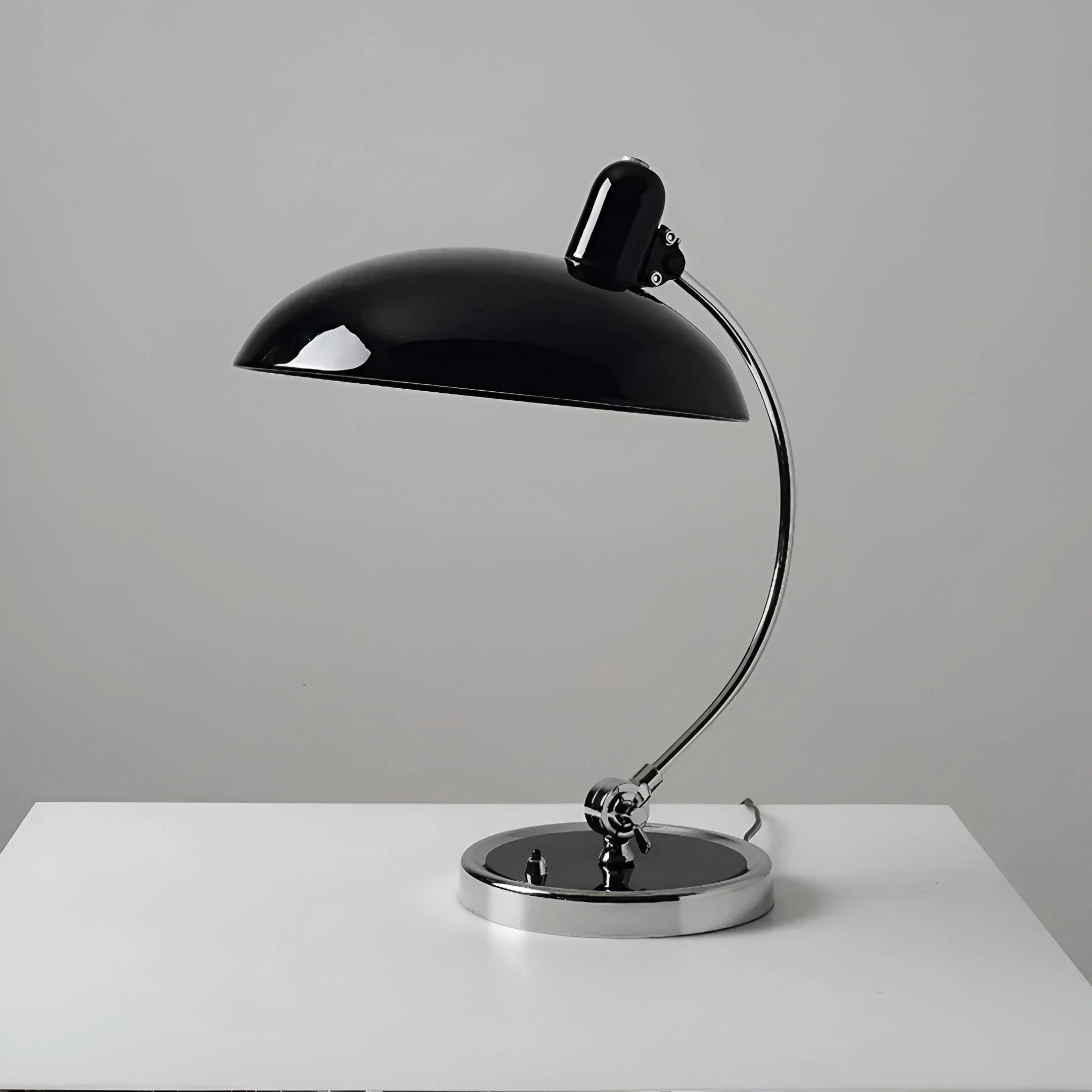 Vintage Smeedijzeren Tafellamp met Verstelbare Lampenkap voor Lees- en Sfeerlicht 0