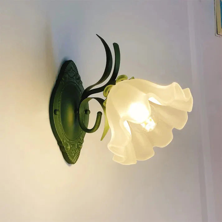 Wandlamp Bloemvorm met Zacht Licht - Muurlamp in Lily of the Valley Design voor Sfeervolle Verlichting 1
