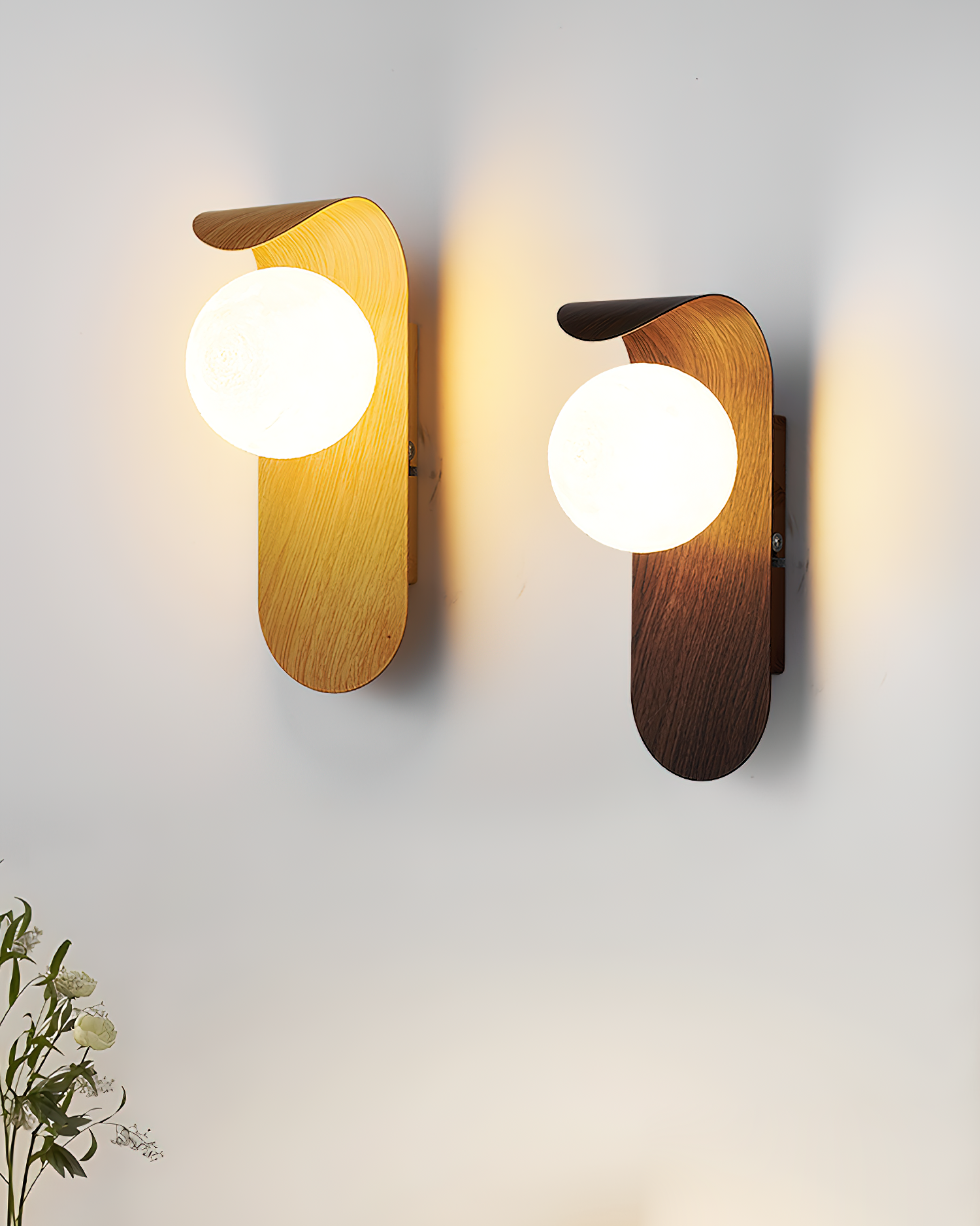 Wandlamp Carlyle met Houten Basis en Matte Bol – Modern Muurlamp voor Binnengebruik 3