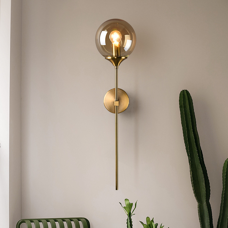 Wandlamp Goud met Gerookte Glazen Bol – Modern Muurlamp voor Binnengebruik 1