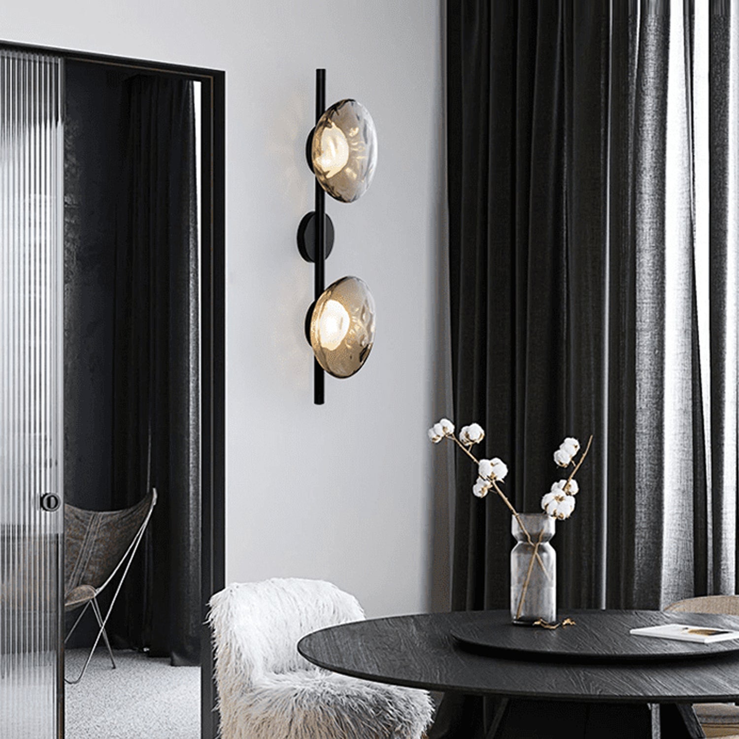 Wandlamp Zwart met Golvend Glasontwerp en Geïntegreerde LED Verlichting 4